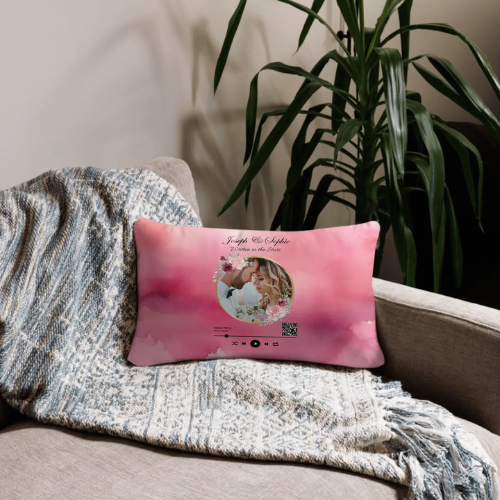 05_basic_pillow_lifestyle_20x12_base