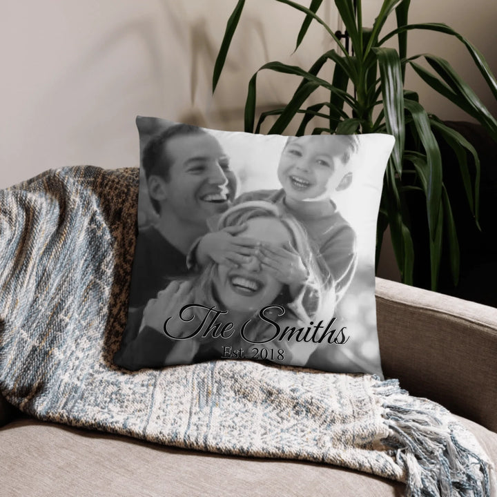 05_basic_pillow_lifestyle_22x22_base