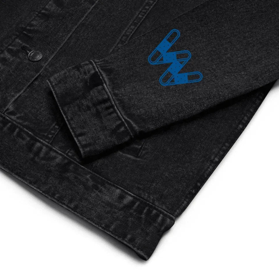 Individuell bestickte Jacke mit medizinischen Initialen