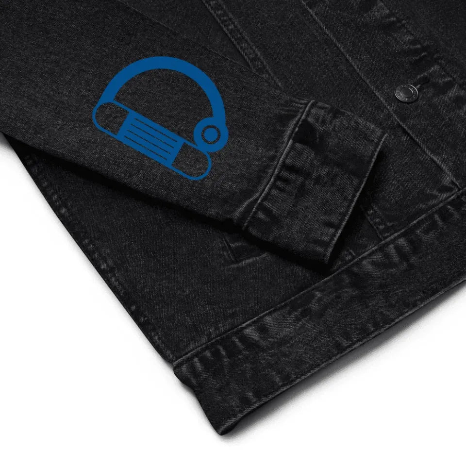 Individuell bestickte Jacke mit medizinischen Initialen