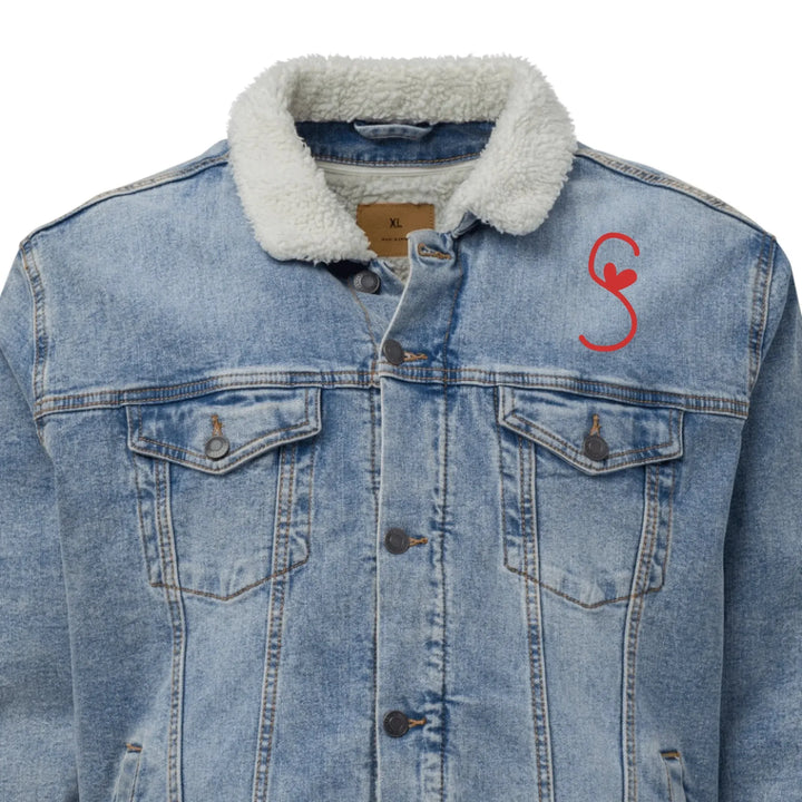 Jacke mit individuell besticktem Herzbuchstaben