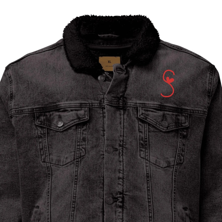 Jacke mit individuell besticktem Herzbuchstaben