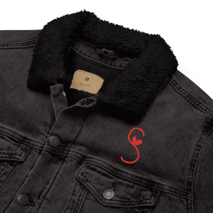 Jacke mit individuell besticktem Herzbuchstaben