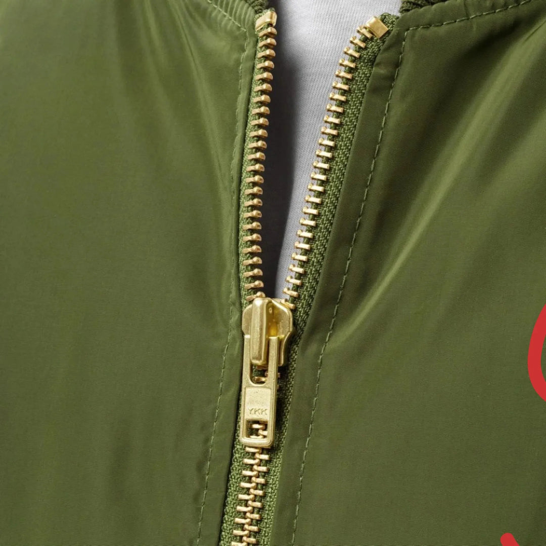 Jacke mit individuell besticktem Herzbuchstaben