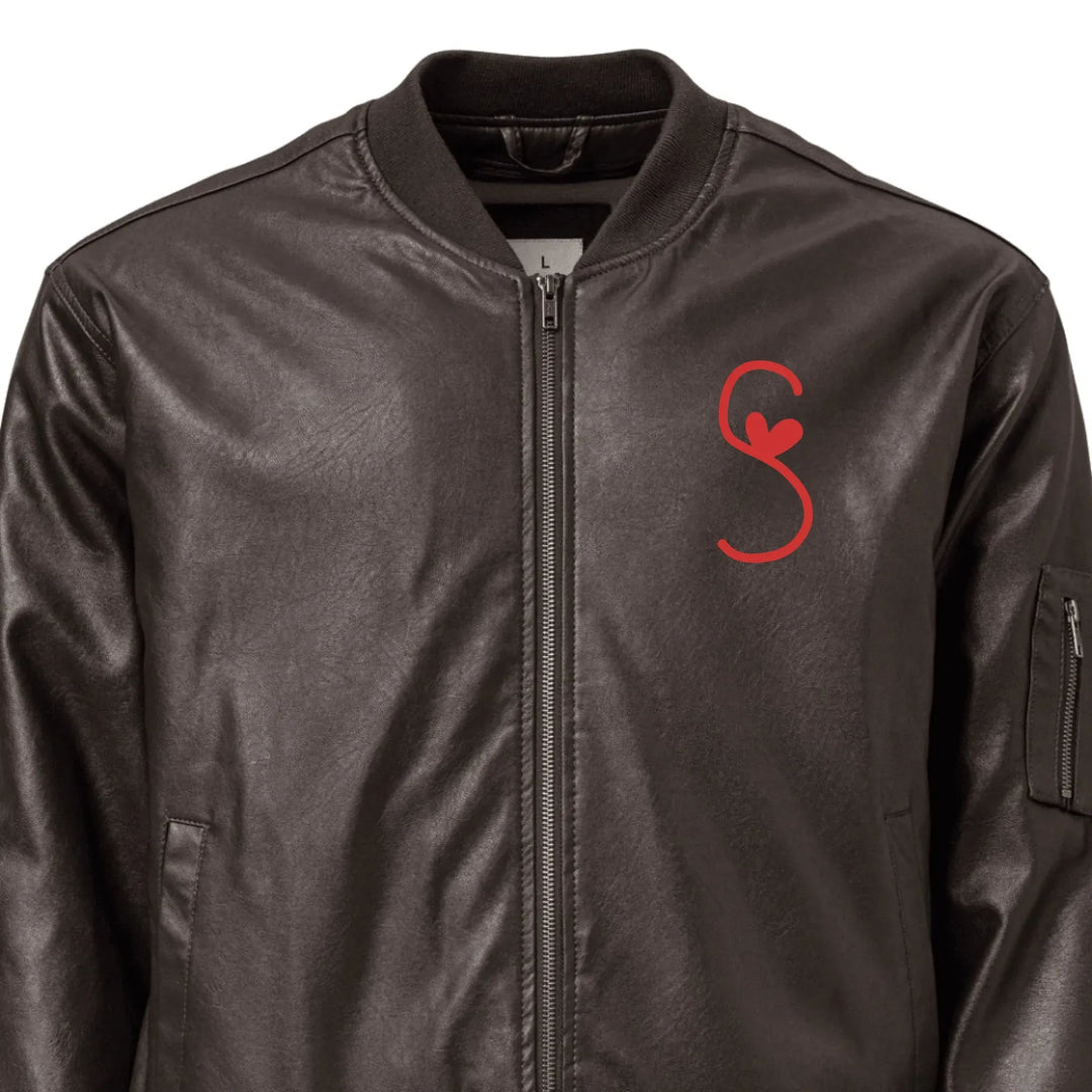 Jacke mit individuell besticktem Herzbuchstaben