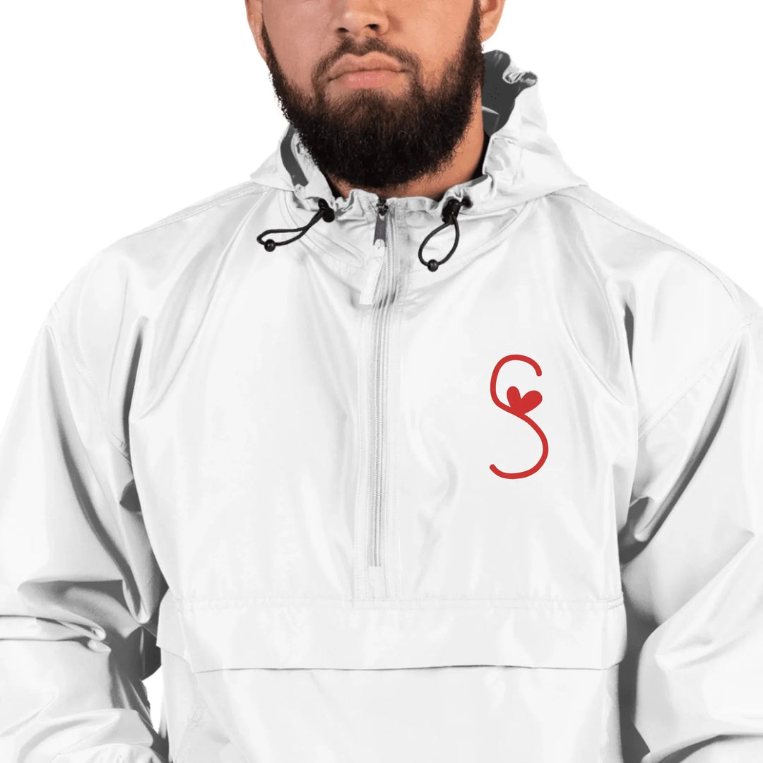Jacke mit individuell besticktem Herzbuchstaben