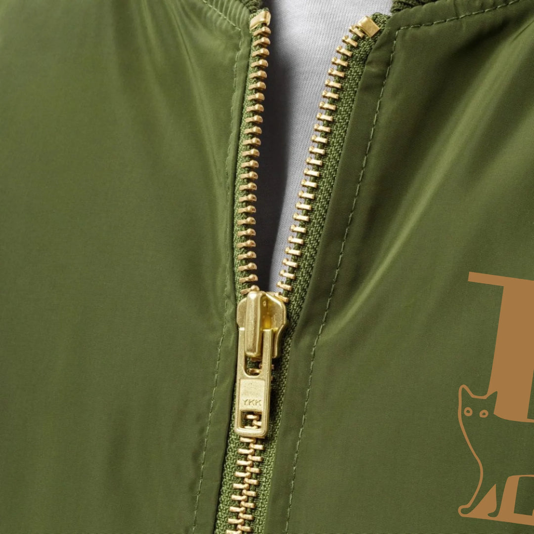 Chaqueta personalizada con inicial de gato bordada
