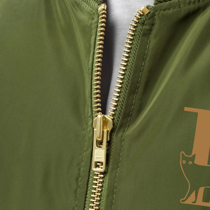 Chaqueta personalizada con inicial de gato bordada