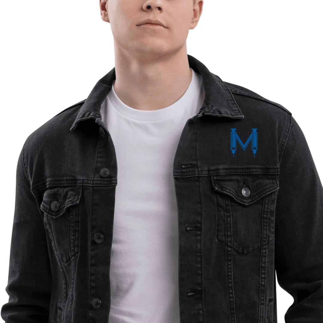 Individuell bestickte Jacke mit medizinischen Initialen
