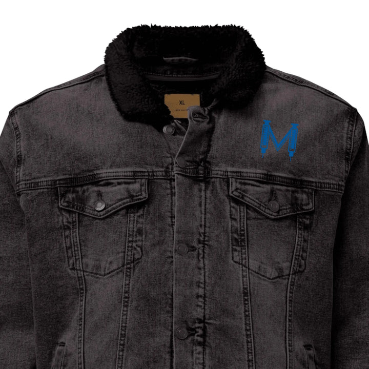 Individuell bestickte Jacke mit medizinischen Initialen