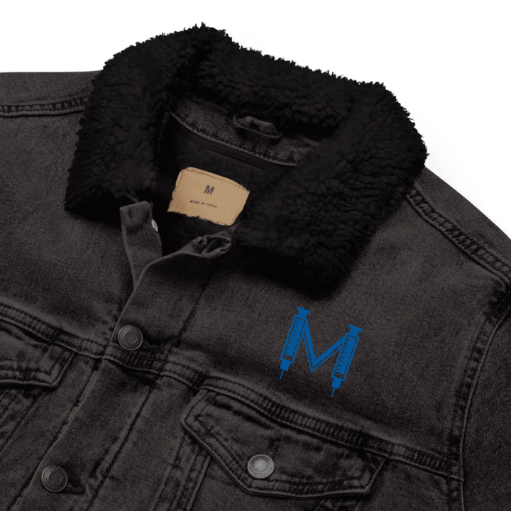 Individuell bestickte Jacke mit medizinischen Initialen