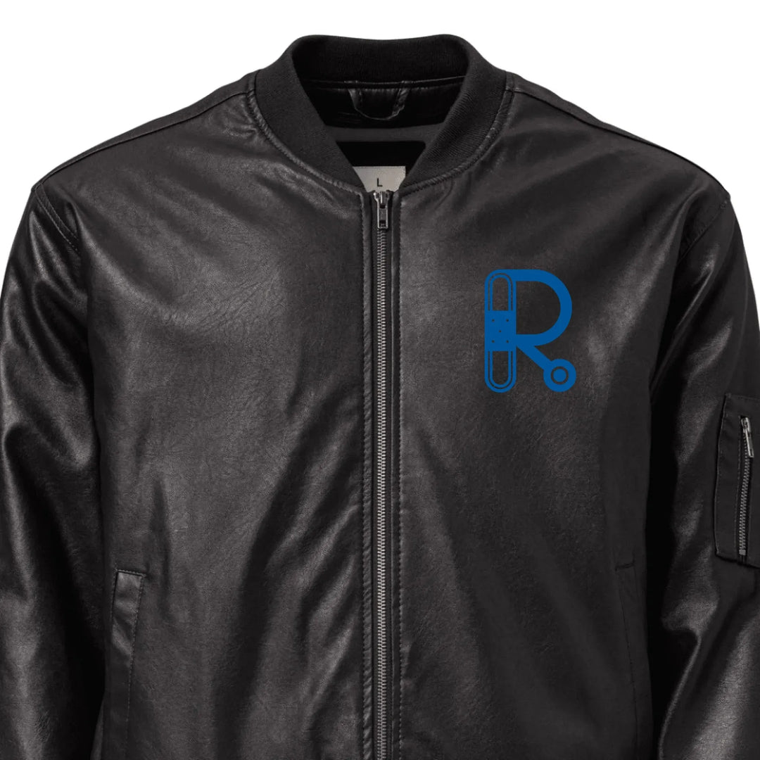 Individuell bestickte Jacke mit medizinischen Initialen