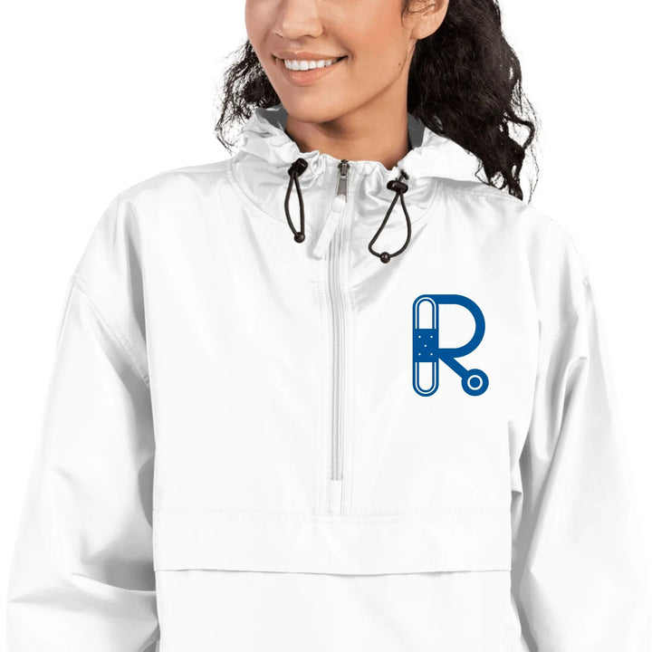 Individuell bestickte Jacke mit medizinischen Initialen