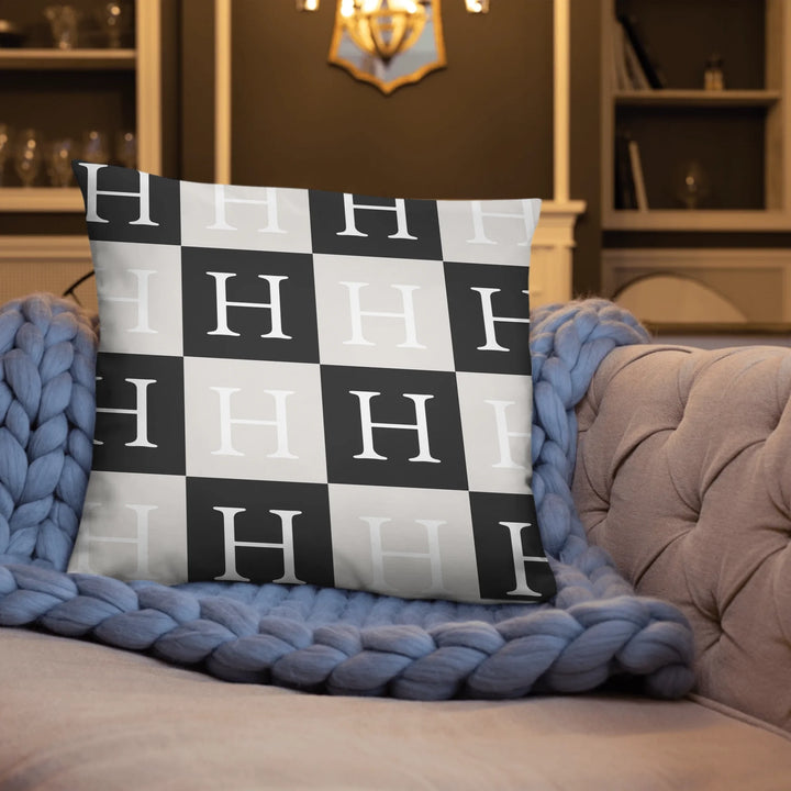 05_22x22_basicpillow_lifestyle3_base