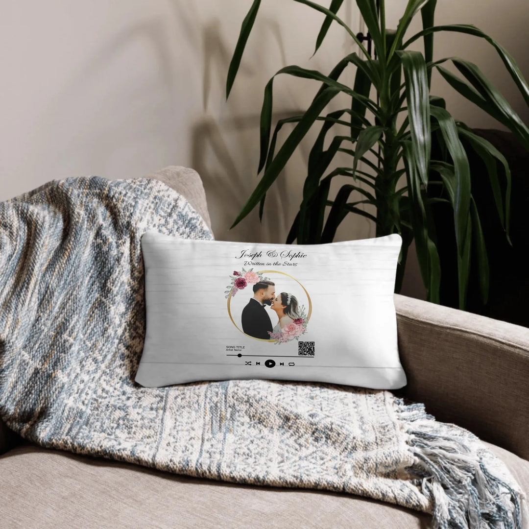 05_basic_pillow_lifestyle_20x12_base