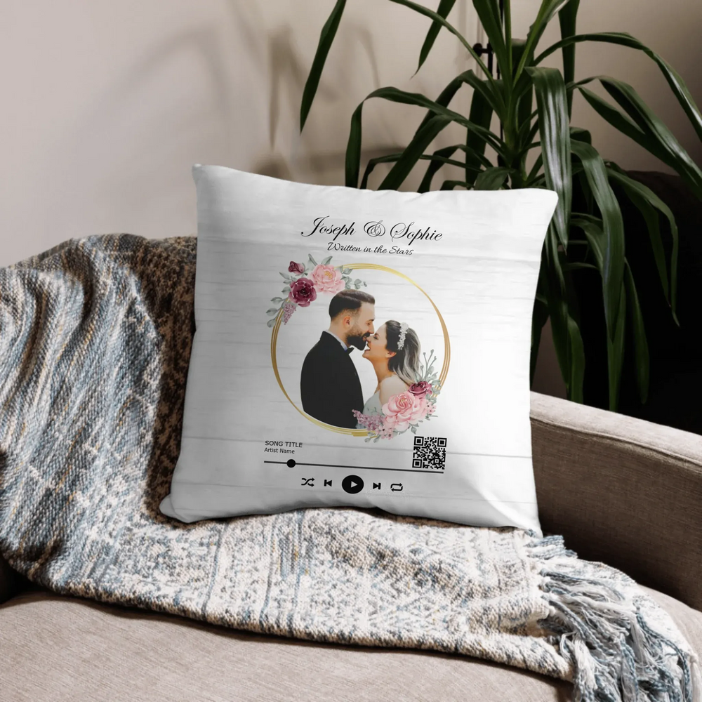 05_basic_pillow_lifestyle_22x22_base