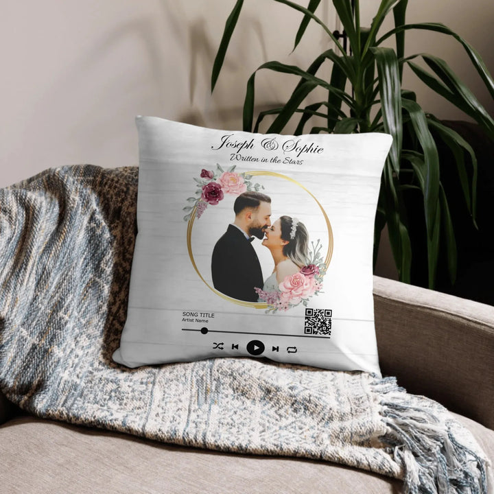05_basic_pillow_lifestyle_22x22_base