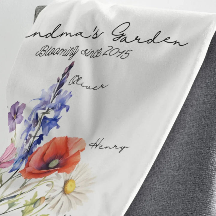 close-up-Custom-Watercolor-Birth-Month-Flower-bouquet-Blanket-artfulane